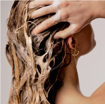 چطور بهترین شامپو را برای موهای آسیب‌دیده انتخاب کنیم؟